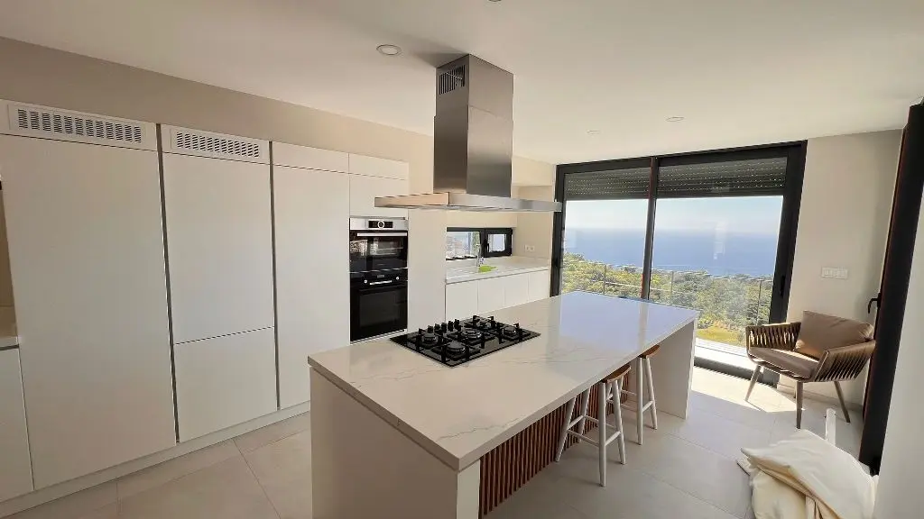 Fitted kitchen